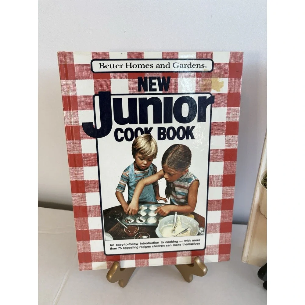 Lot of 2 Vintage Better Homes & Gardens Cookbooks New Junior & Casserole Recipes